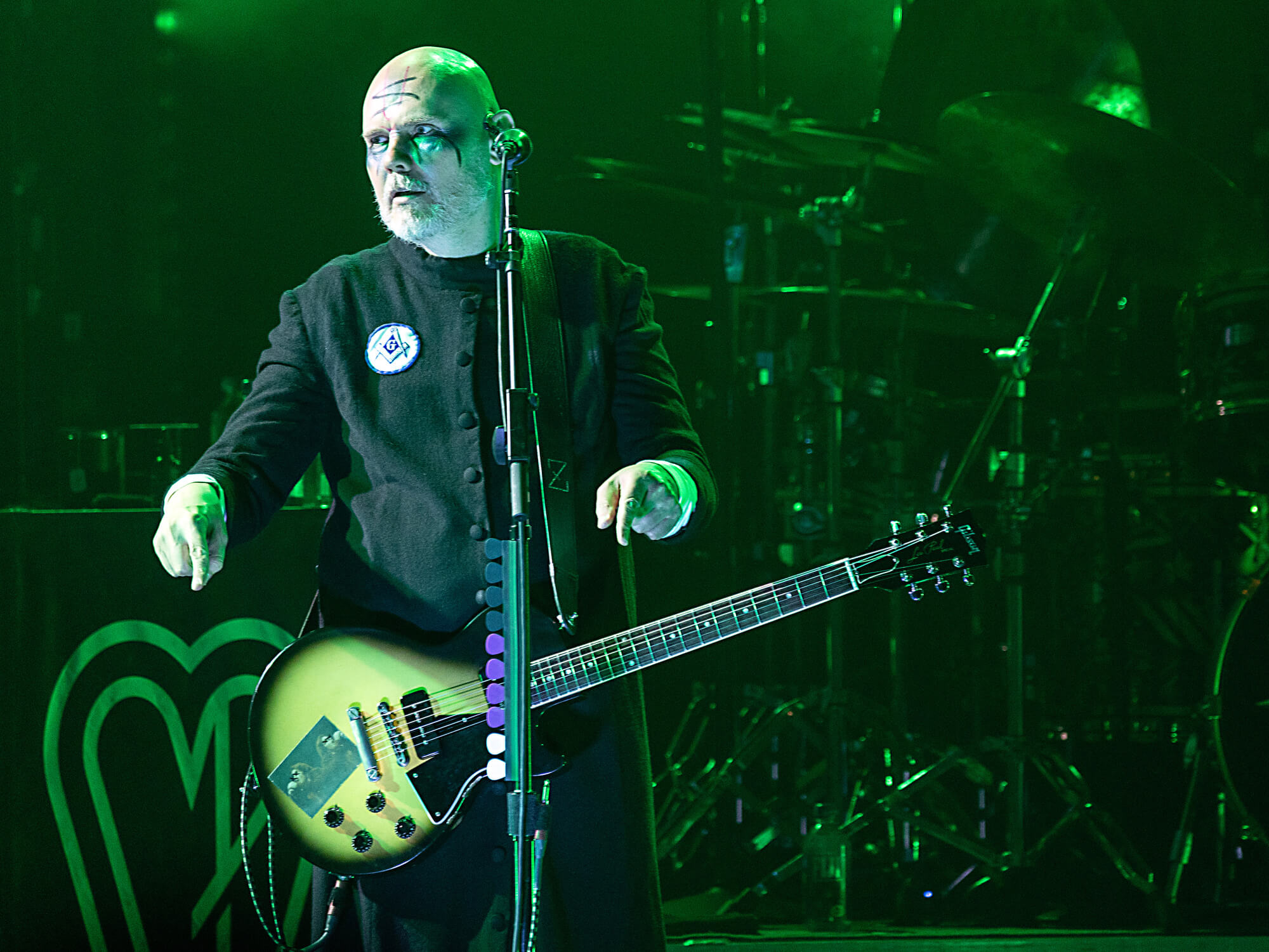 Watch Smashing Pumpkins surprise fans with Christmas performance on