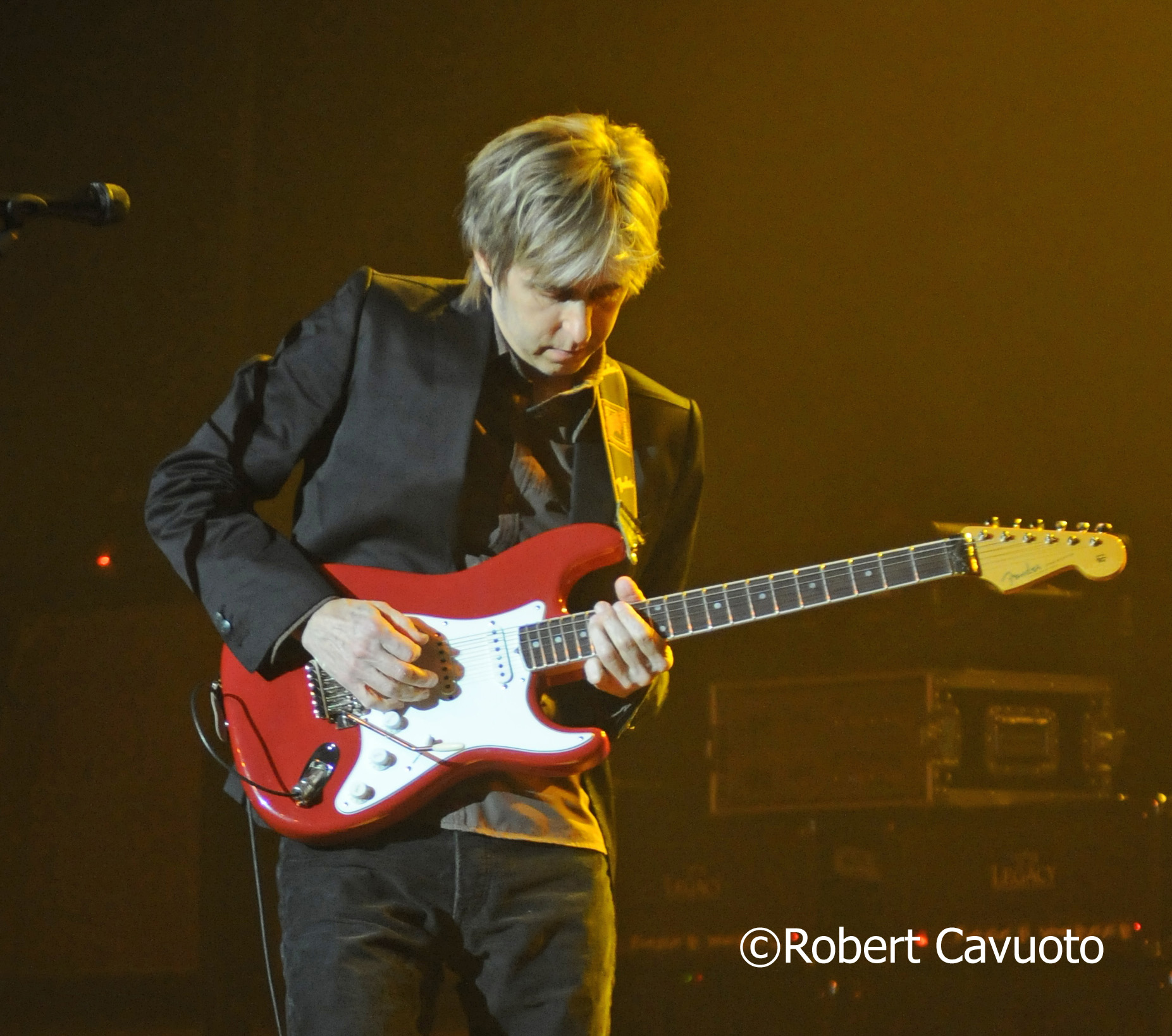 Eric Johnson Europe Live Offers Universal Appreciation