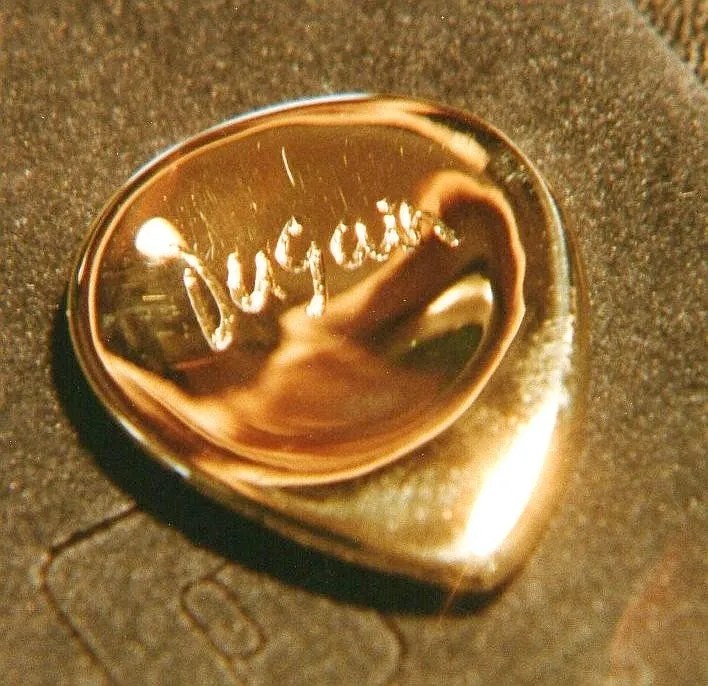 Guitar Picks The Complete Guide Every Type of Guitar Picks Explained