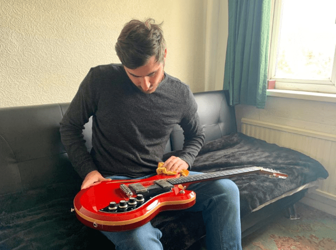 How To Clean Your Guitar For a Professional Finish? Guitar Skills