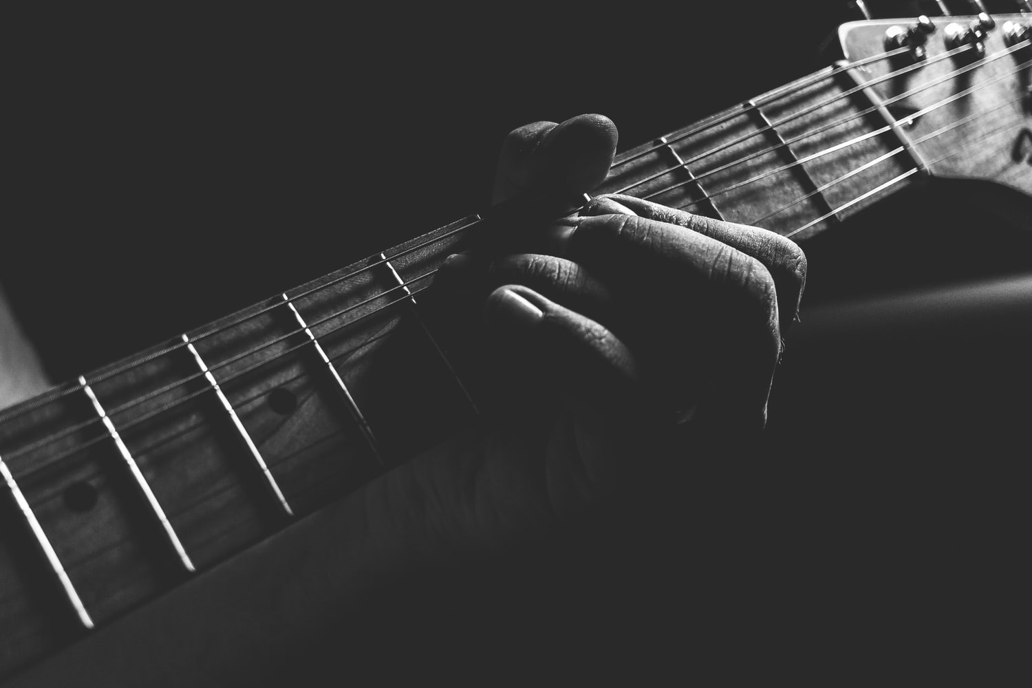 What's The Difference Between Bending & Vibrato? Guitar Skills