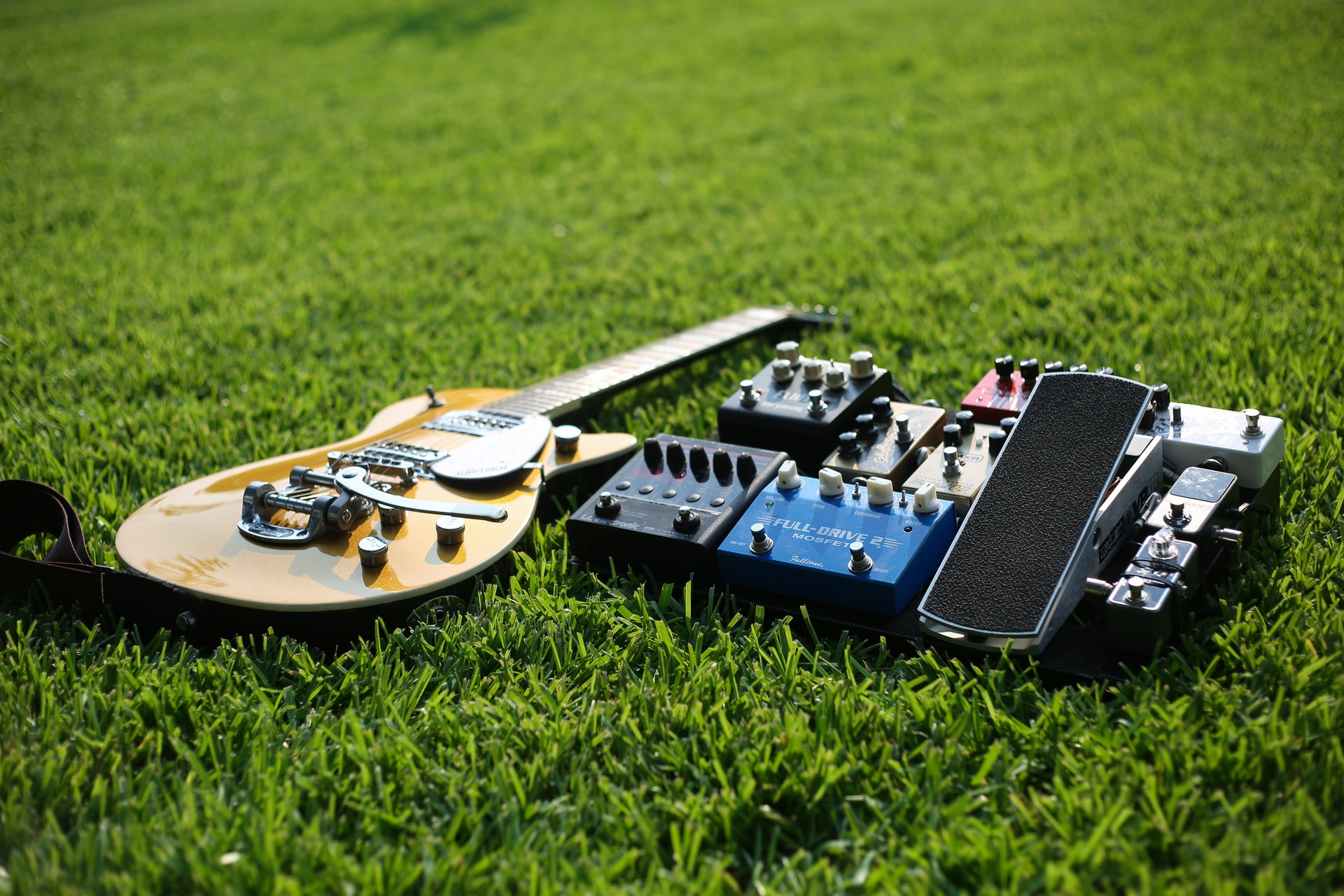 How to Find the Best Tremolo Pedal Guitar Space