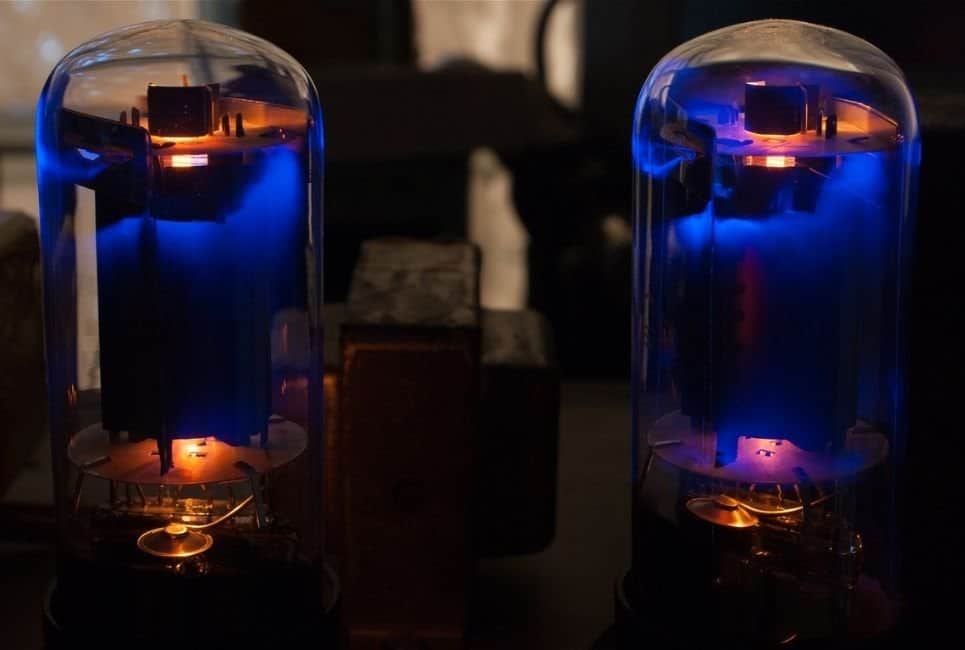 12AX7 vs 12AT7 Which Tube is Better? Guitar Space