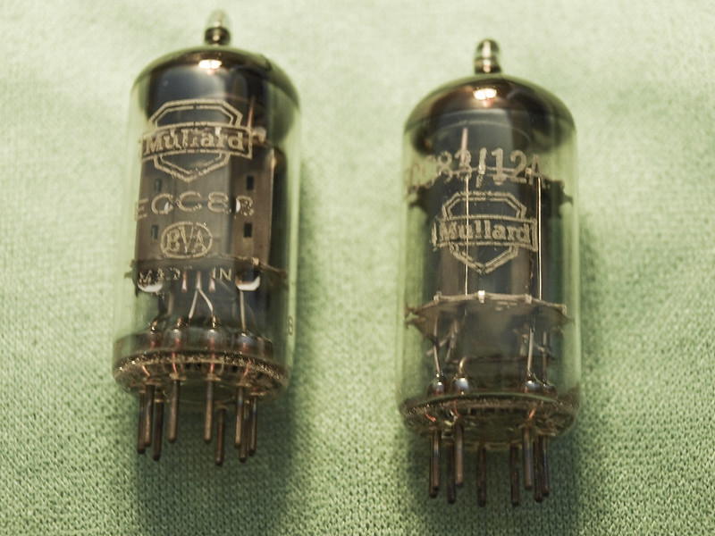 12AX7 vs 12AT7 Which Tube is Better? Guitar Space