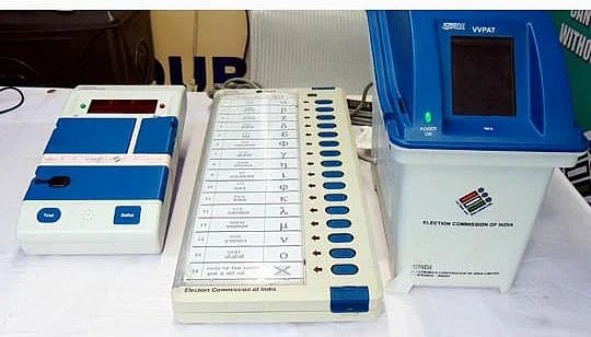 जानें भारत में पहली बार कब हुआ था EVM का इस्तेमाल, क्या है EVM से