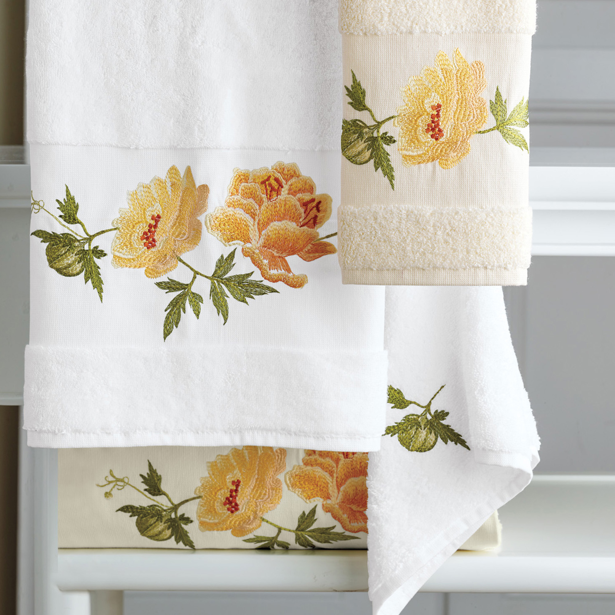 Vibrant Poppy Towels Gump's