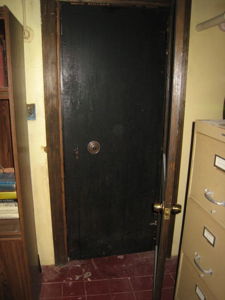 Diy Vault Door Mechanism / Snapsafe 32 In W X 80 In H Vault Room Safe