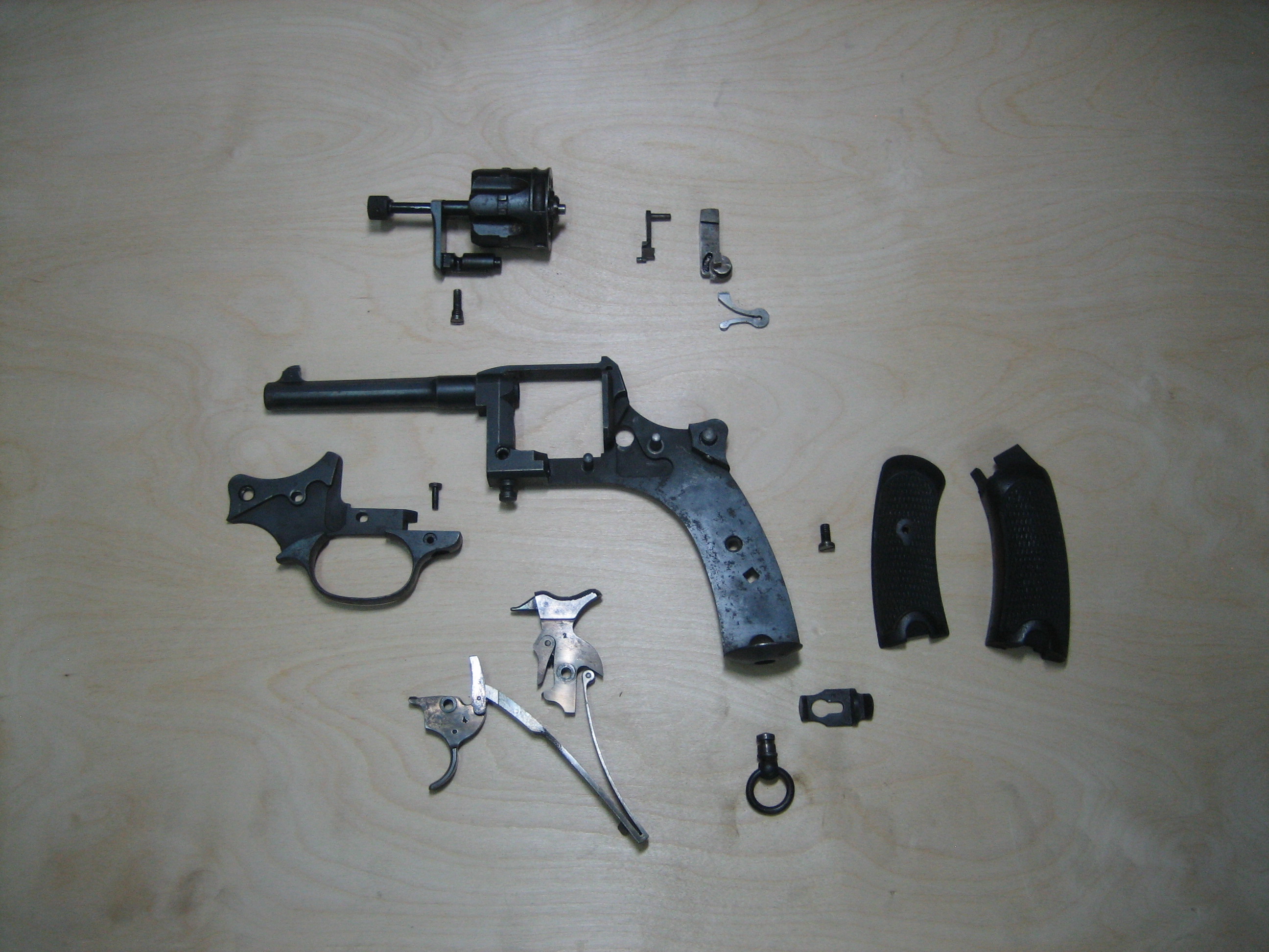 Revolver Mas Mle 1892 Realisation Armuriere Et Evolution Du Contexte