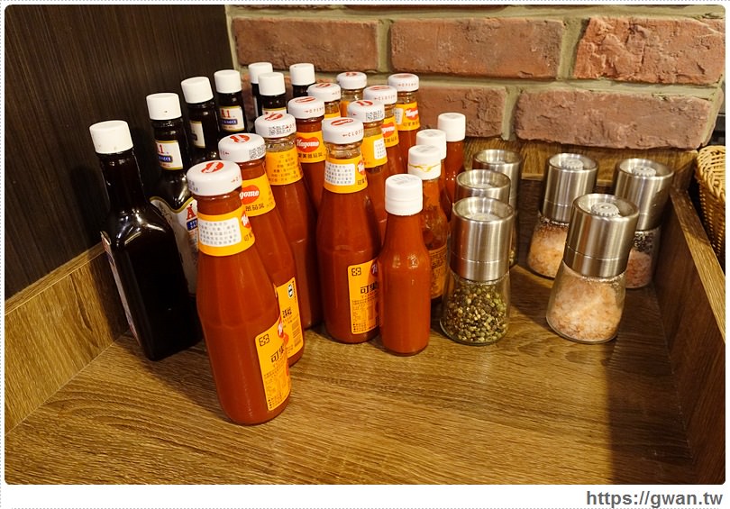 [台中美食●南屯] 饗厚牛排文心店 -- 開幕優惠排餐88折 | 麵包、飲料、冰淇淋，自助Bar無限享用