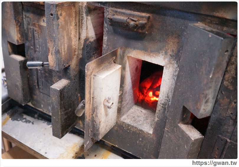 [台中美食●西區] 城裡城外巫山烤魚 -- 麻辣酸甜怪味烤魚 | 台灣也能吃到道地四川活魚料理