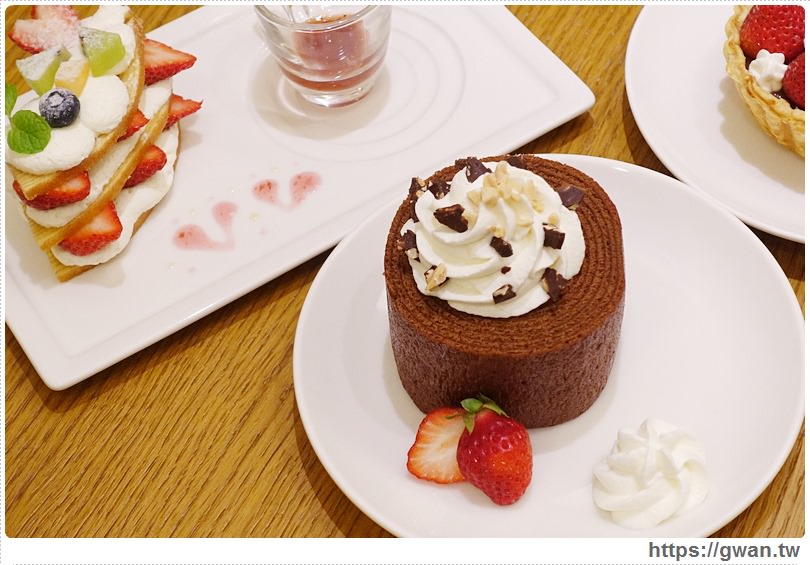 [捷運美食●中山站] Monteur 夢甜屋洋菓子店 -- 被好多草莓包圍的夢幻下午茶 | 年輪蛋糕專賣