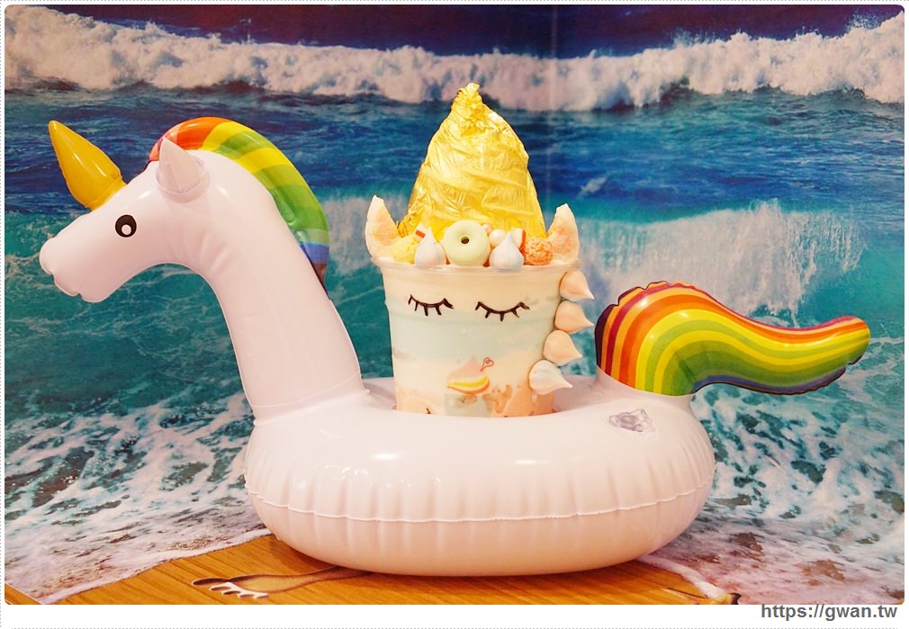 [台北甜點●國父紀念館站] 思考吧 Thinking Bar -- 超吸眼球的黃金獨角獸登場 | 每日數量限定!!