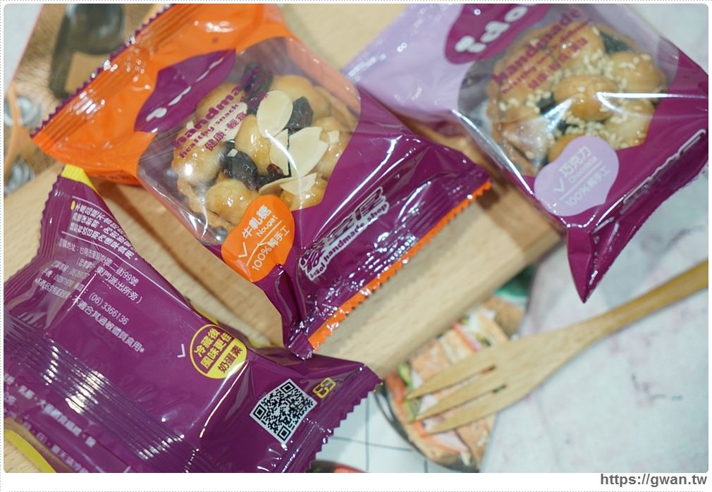 [台南伴手禮] 愛豆屋夏威夷豆塔| 七種口味、全新塔皮，更薄更脆更好吃～