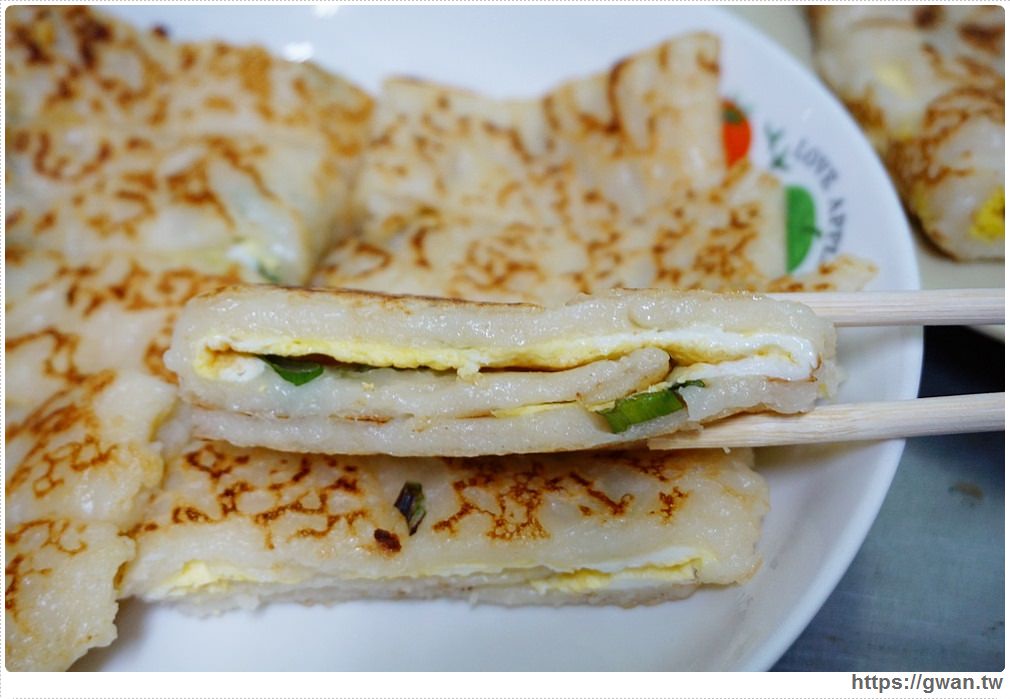 35元抵兩餐！！巨無霸阿公阿婆蛋餅，生意好到要用五個煎台～