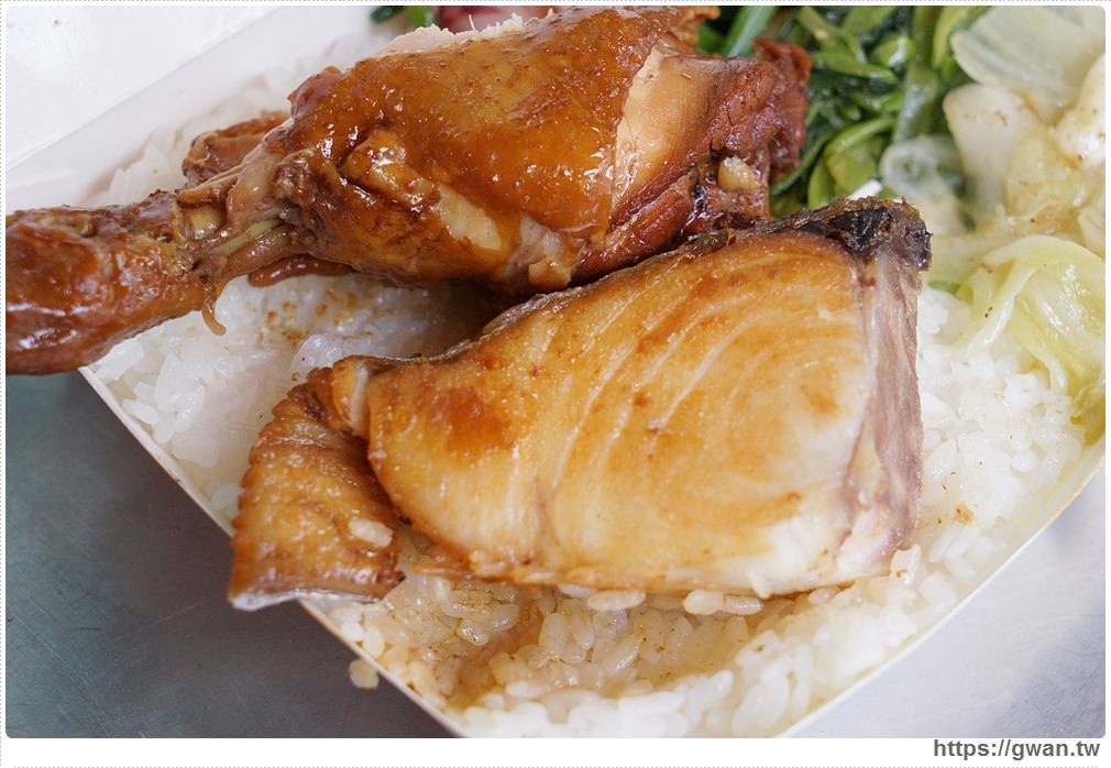 永吉經濟快餐 | 招牌斑駁到認不出店名，一到用餐時間卻大排長龍的便當店