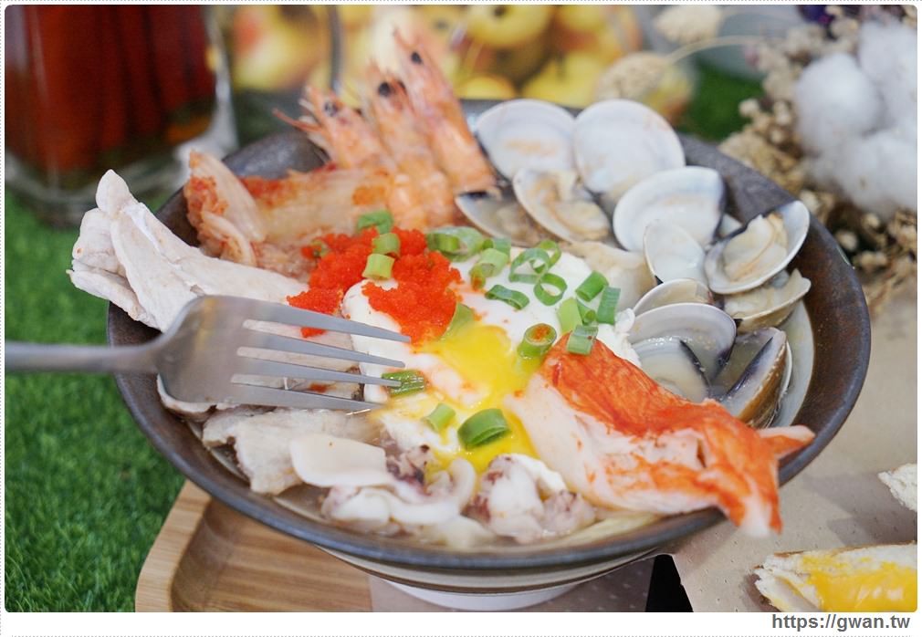 T&F手作吐司 | 滿滿海鮮看不到底下麵條，澎湃份量一碗居然只要百元，每日限量30份！！