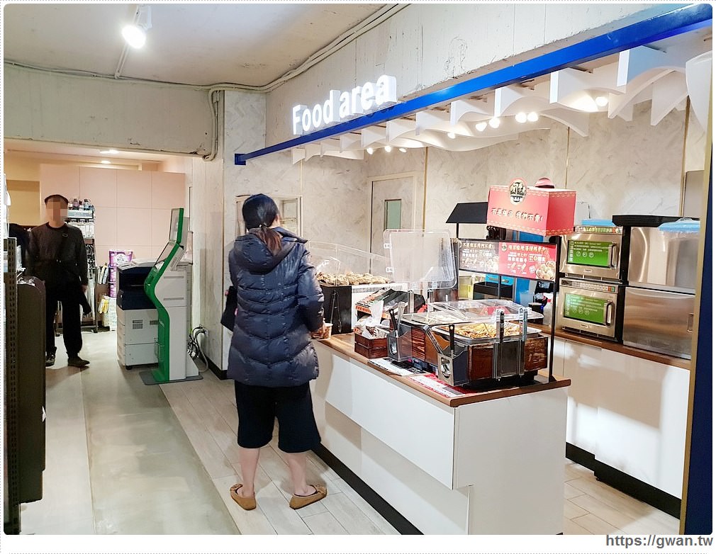 全台首間超商咖啡館 | 全家新型態Let’s Café旗艦店，仁愛圓環全新開幕！！