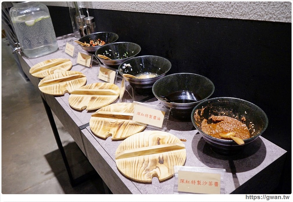 快約豬朋友來吃鍋，台中火鍋點指定套餐送龍蝦，屬『豬』的再加碼一盤嫩豚豬！！