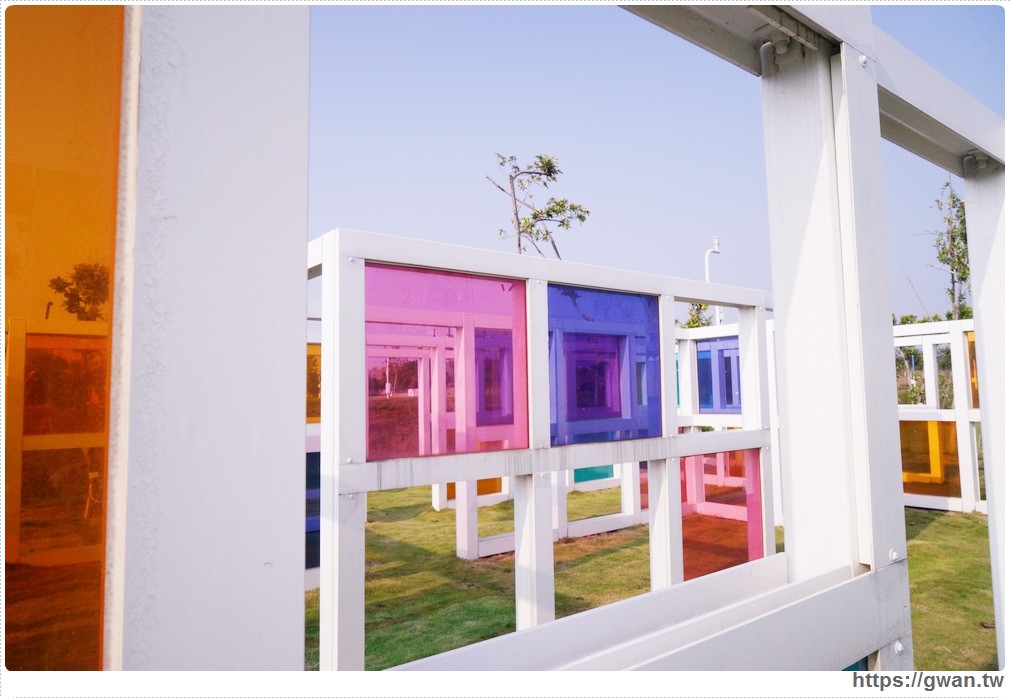 台中彩色玻璃迷宮 水湳普普風濾色地景裝置藝術