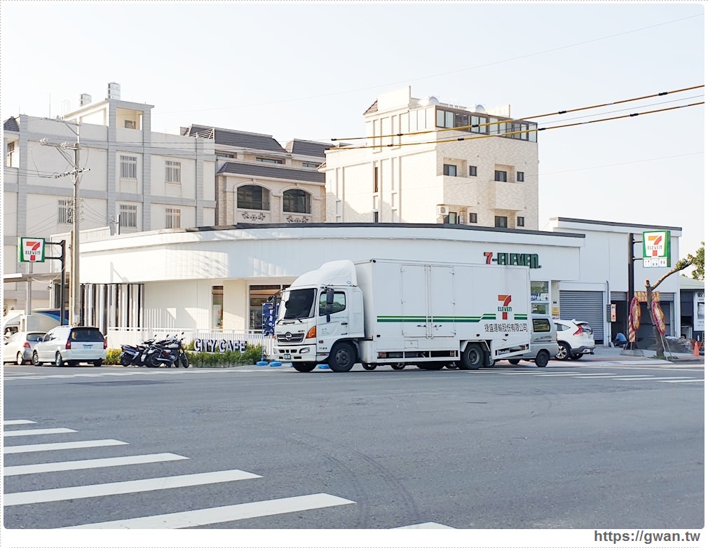 沙鹿白色7-11 | 台中最新7-ELEVEN特色門市，純白簡約美得像咖啡廳的保雅門市- 吃關關