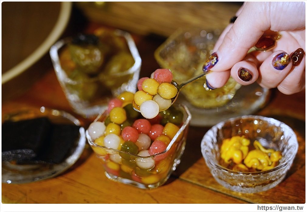 台中新開漢潮-漢方智慧養生茶，現沖高山烏龍茶內用只要50元，還有超吸睛的五行珍珠！