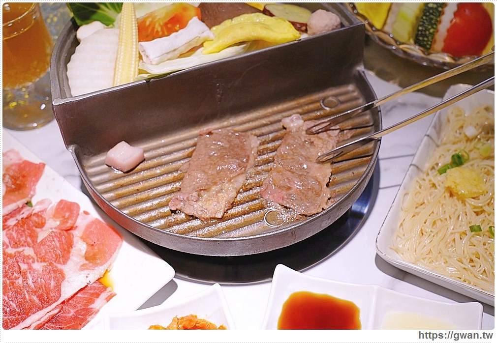 久違石頭火鍋|台中火烤兩吃只要288元，還有多款明治冰淇淋，姓林的再請你免費吃肉肉！