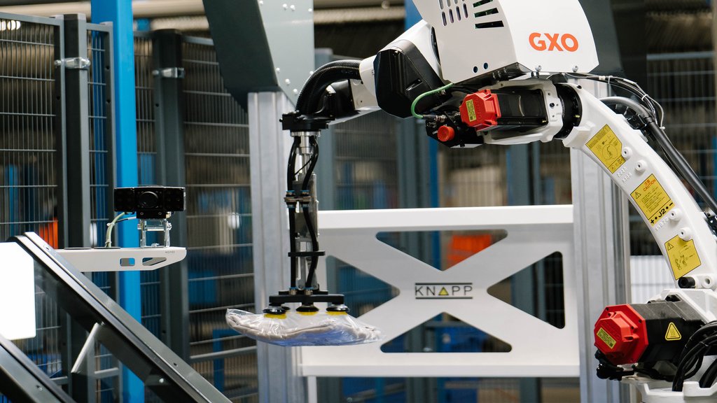 GXO pilots customised robotic arm GXO Supply Chain Management 3PL