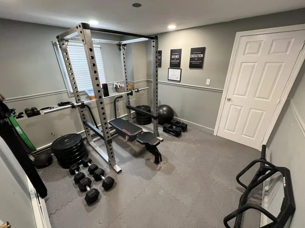 Small Home Gym Idea 2024 Personal Trainer Dennis' 4K Room Setup