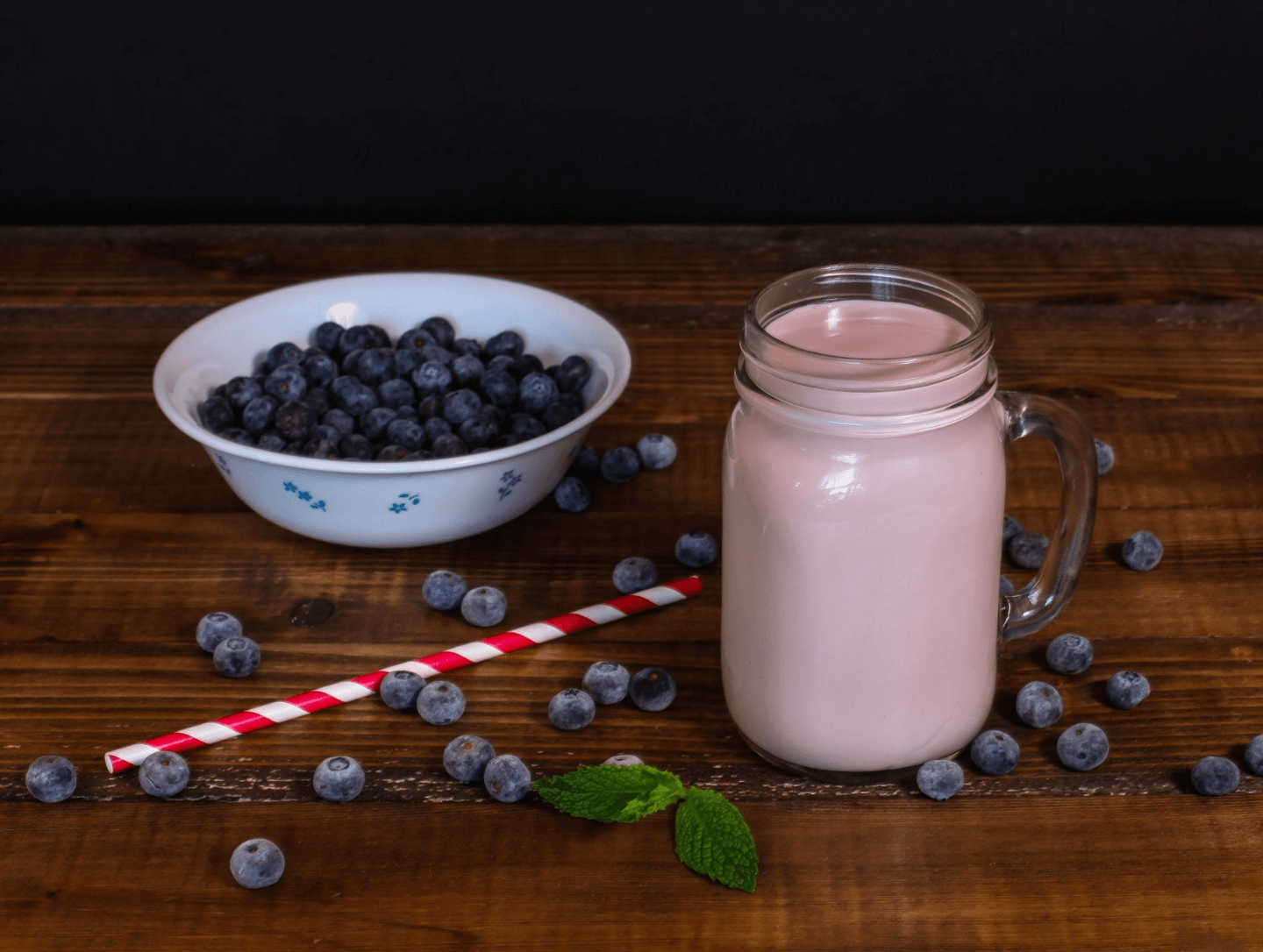 Blueberry, Avocado and Vanilla Smoothie Gym Plus