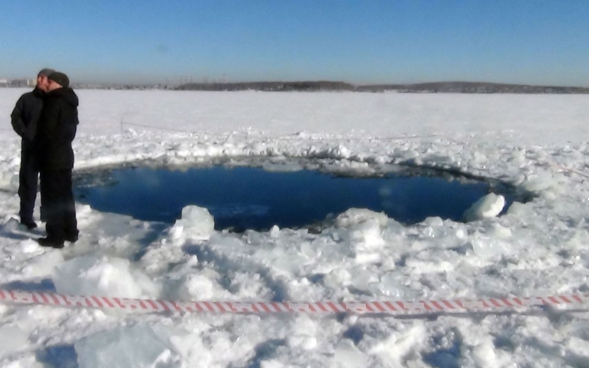 Айсхоулджампинг прыжок в ледяную прорубь (ice hole jumping)