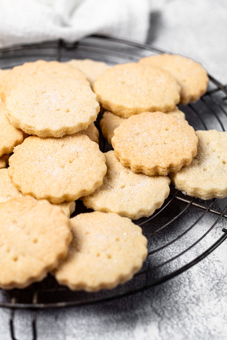 Christmas is coming, and if there's one thing you need to have on christmas and that's some cookies because. Scottish Shortbread Christmas Cookies / Christmas Scottish Shortbread Stock Photo Alamy ...