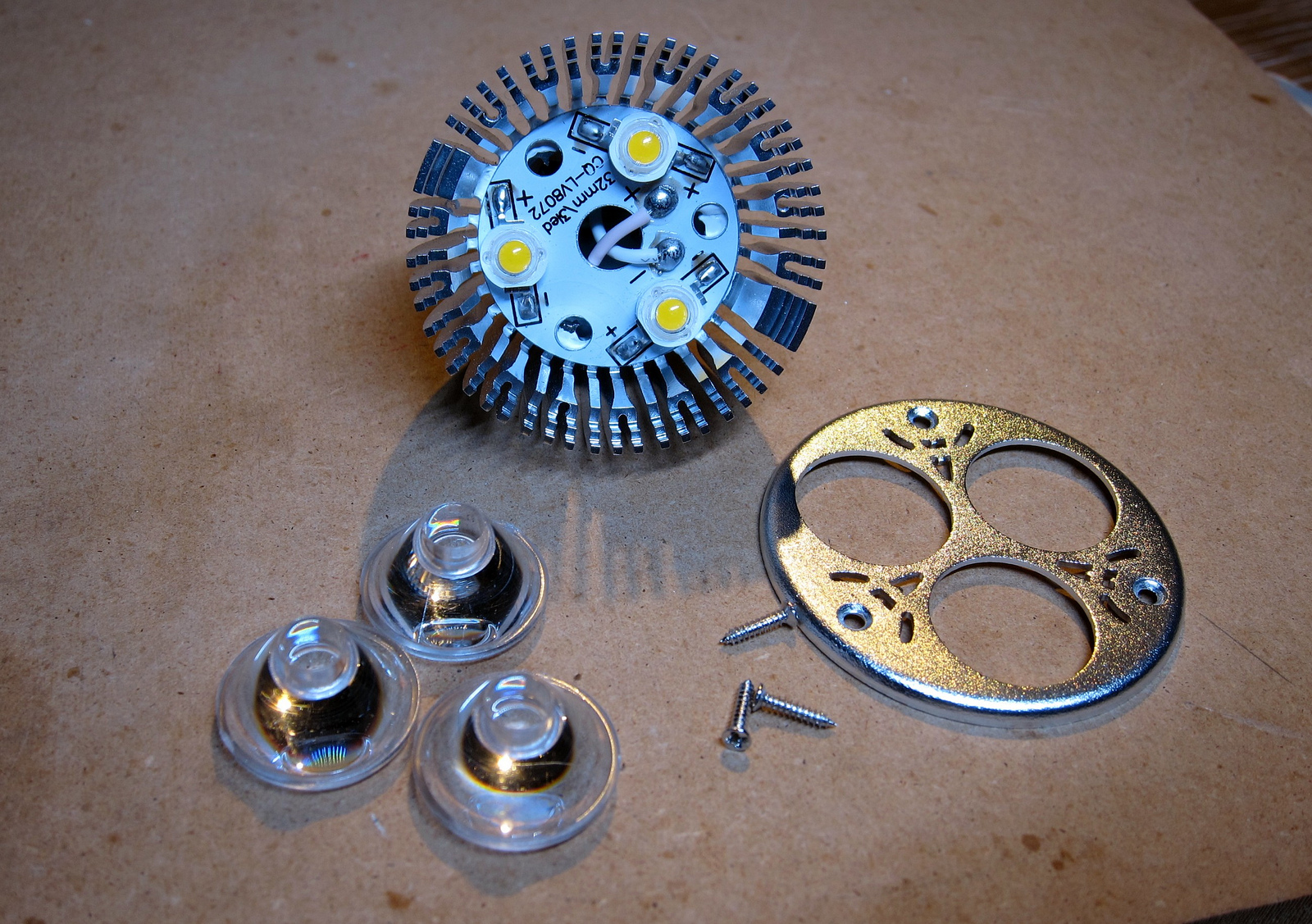 Dimming LED Bulbs Designed To Replace Halogen Lamps | Hackaday