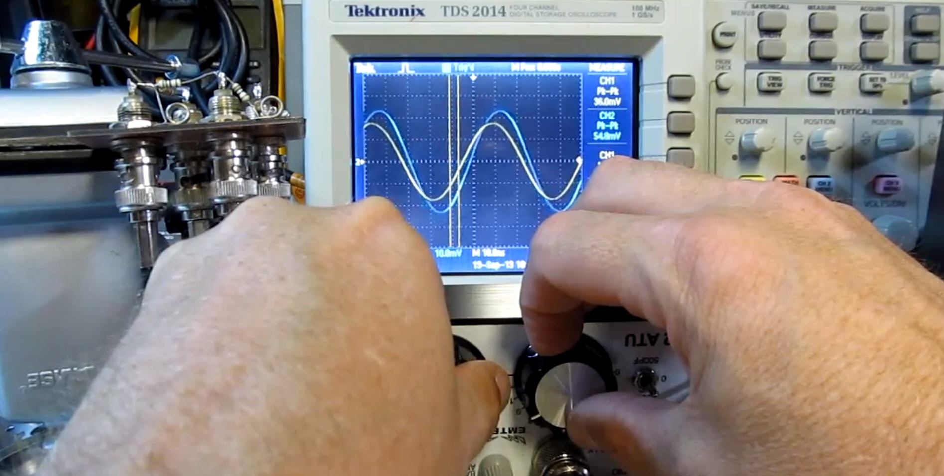Visually Tune Your HF Antenna Using An Oscilloscope And Signal