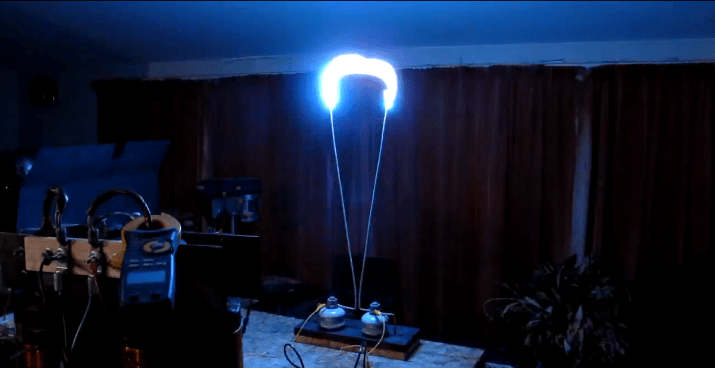 11,000 Volt Jacob’s Ladder Sounds Like A Lightsaber Hackaday