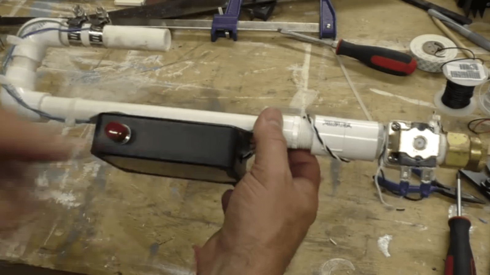 Electronic Float Valve Keeps The Horse’s Feet Dry Hackaday