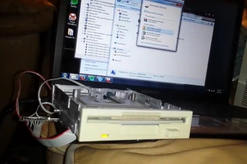Floppy Drive Hides SD Card Reader Hackaday