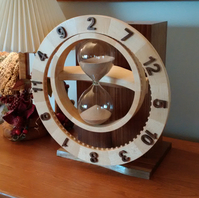This Hourglass Flips Itself Hackaday