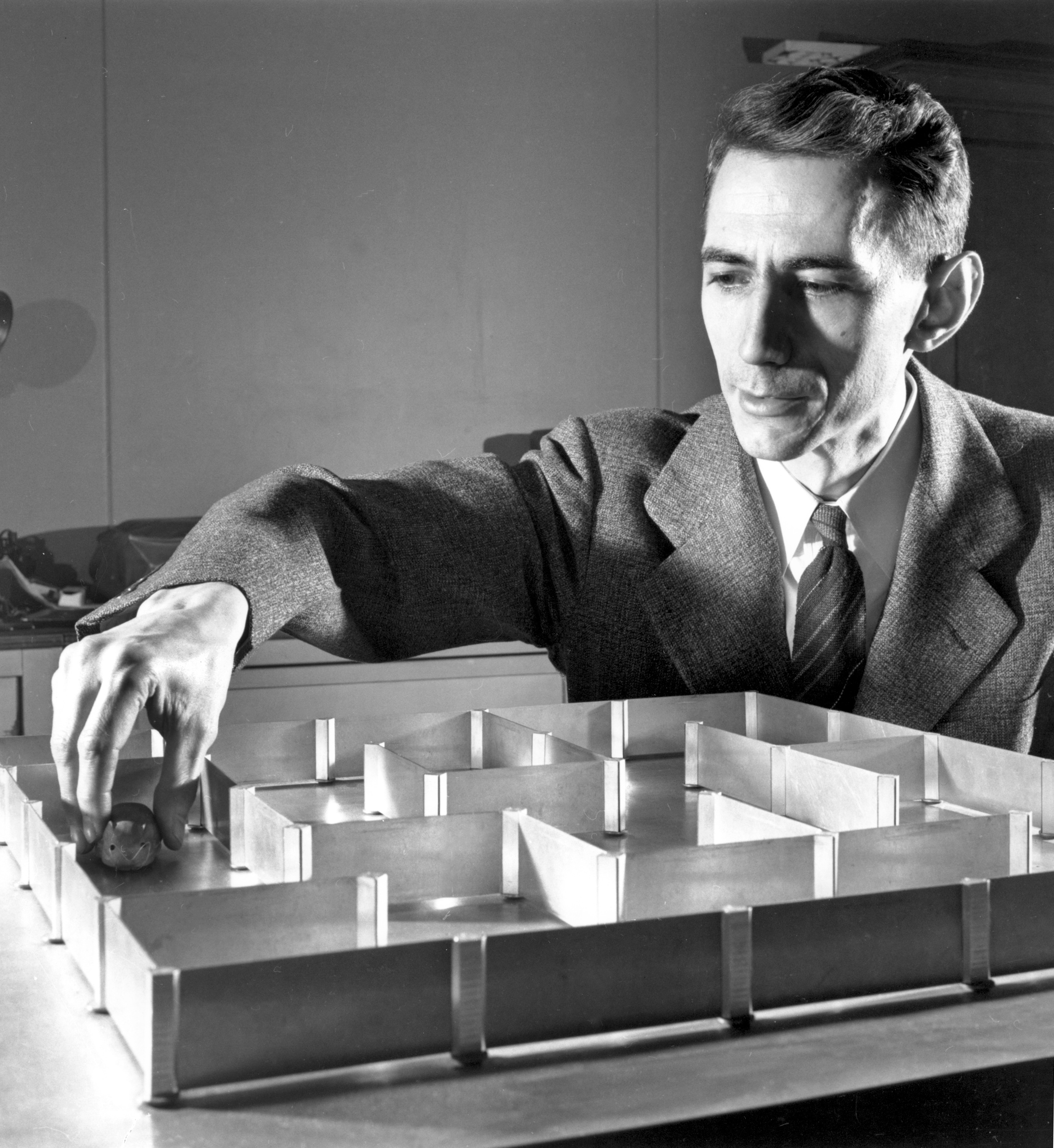Claude Shannon | Hackaday