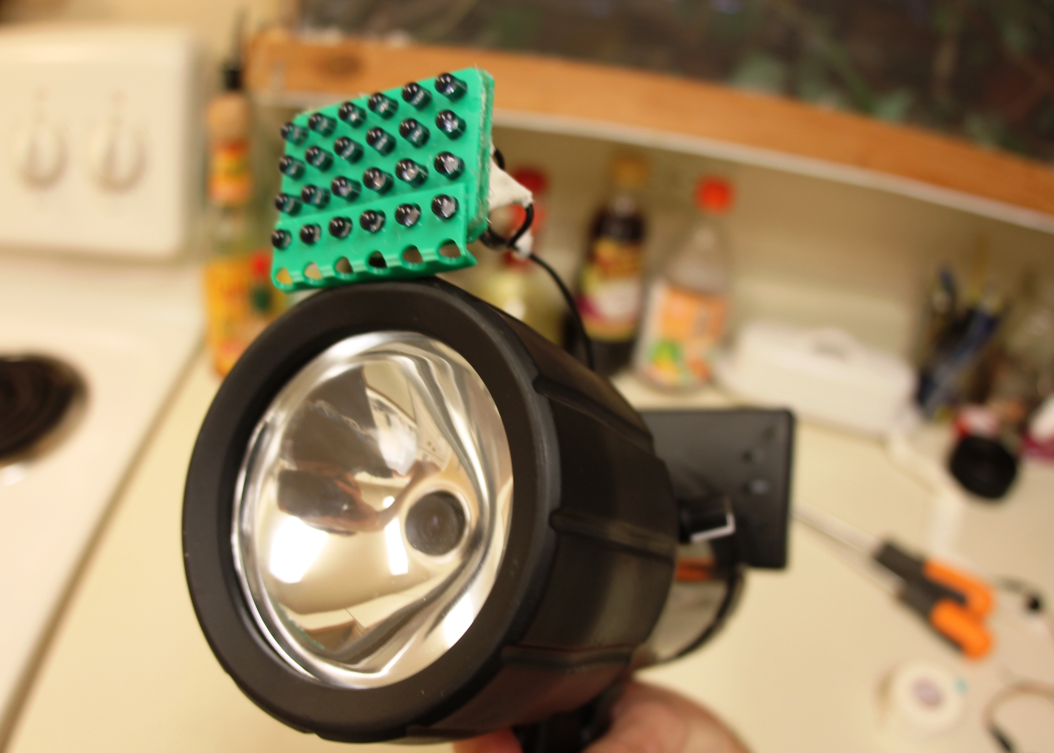 Infrared Flashlight With Screen Uncovers What’s Hidden Hackaday