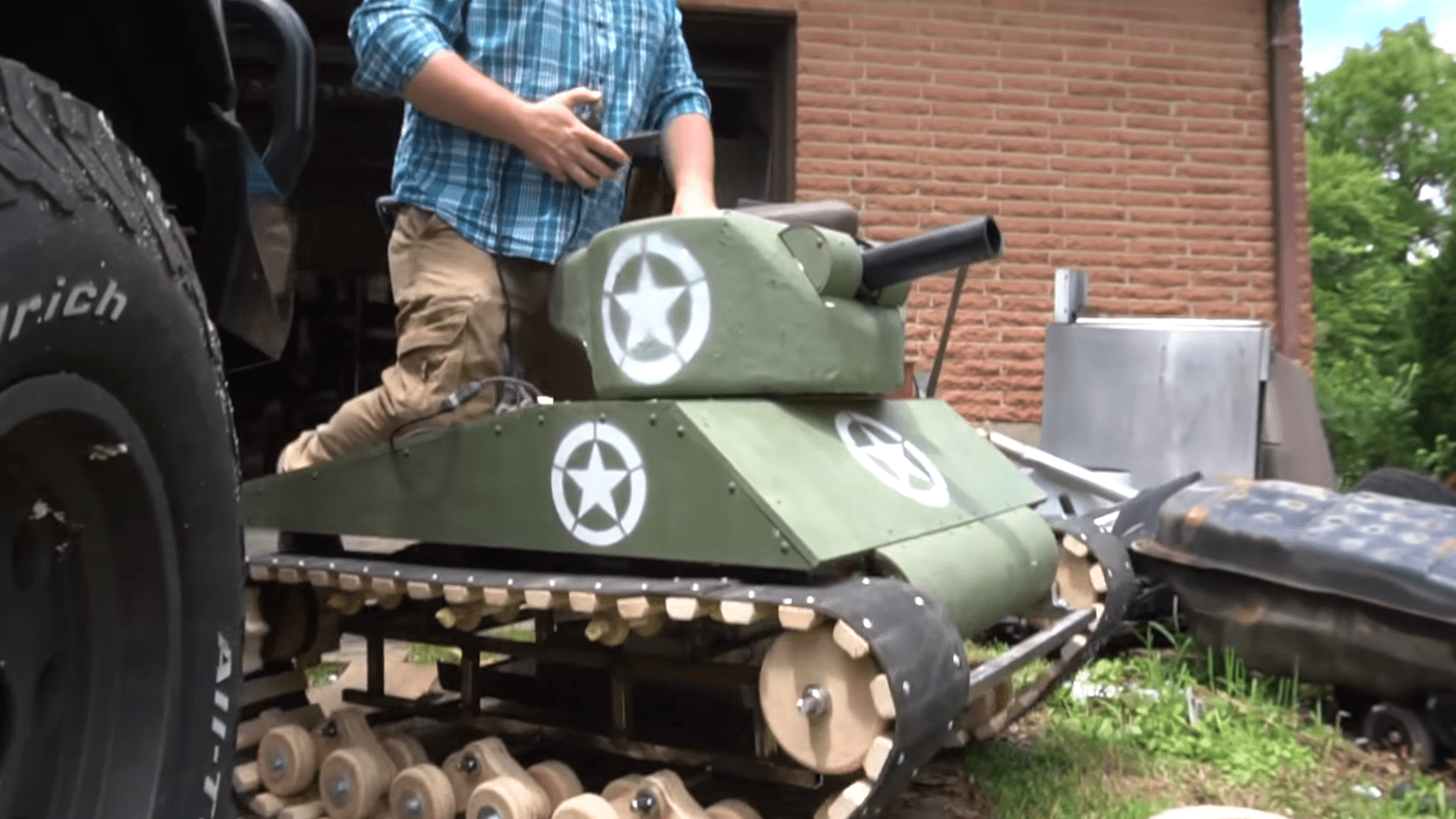 On The Right Tracks Electric Wheelchair Guts Find New Life As Tank
