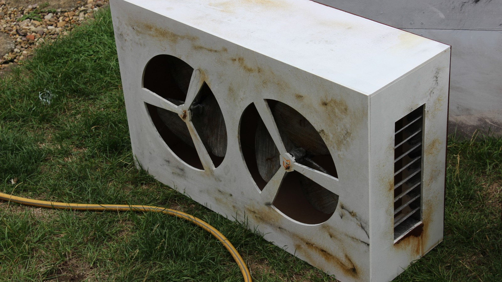 Faux Aircon Units, Made Entirely From 2D Cuts Hackaday