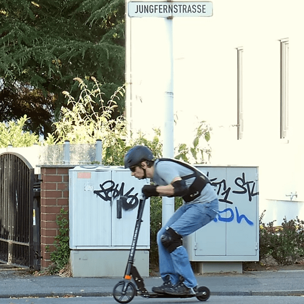 Building An Electric Scooter That’s Street Legal, Even In Germany