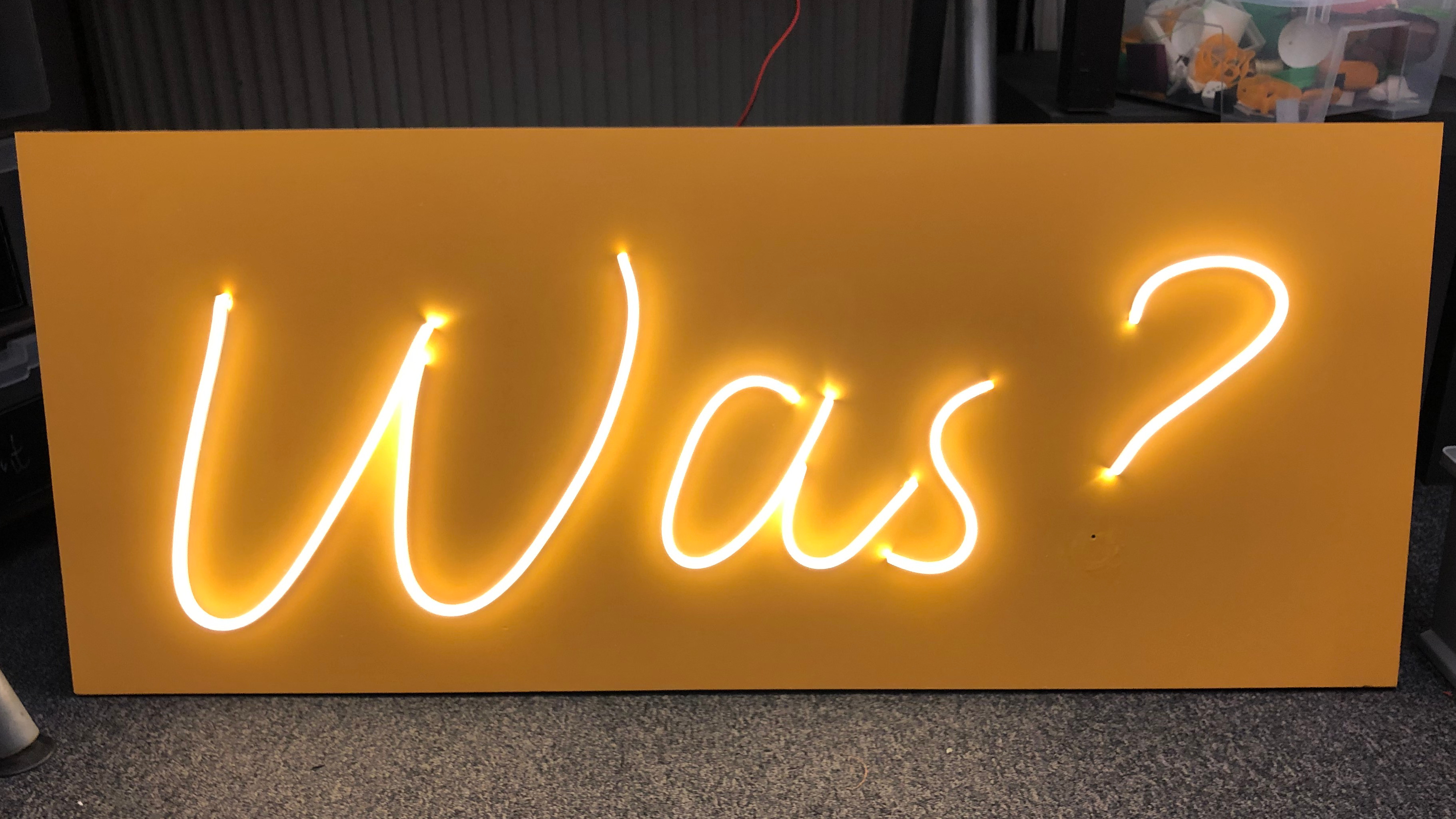 FauxNeon Sign Says What?, Auf Deutsch Hackaday
