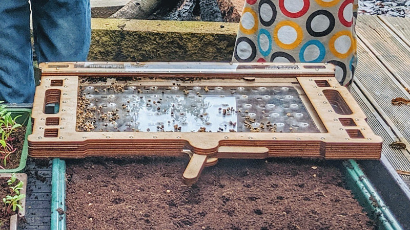 Sow Your Seed Efficiently With This Multi-Way Drop Seeder | Hackaday