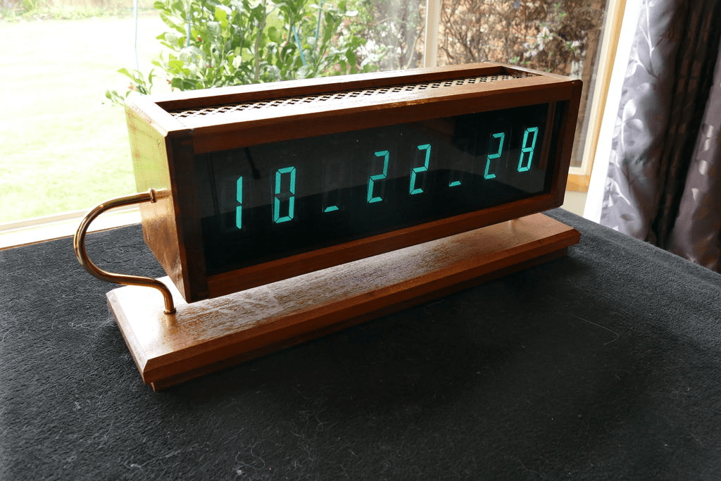 Captivating Clock Tells Time With Tall Tubes Hackaday