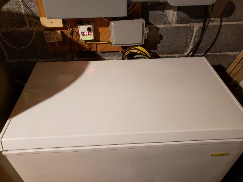 This Freezer Failure Alarm Keeps Your Spoils Unspoiled Hackaday
