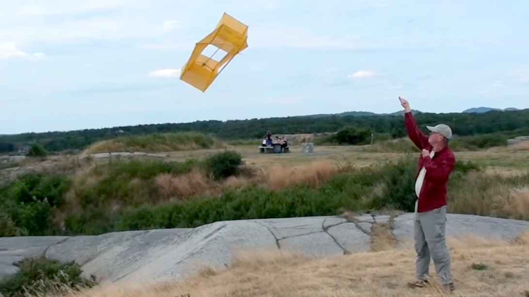 Historical Hackers Emergency Antennas Launched By Kite Hackaday