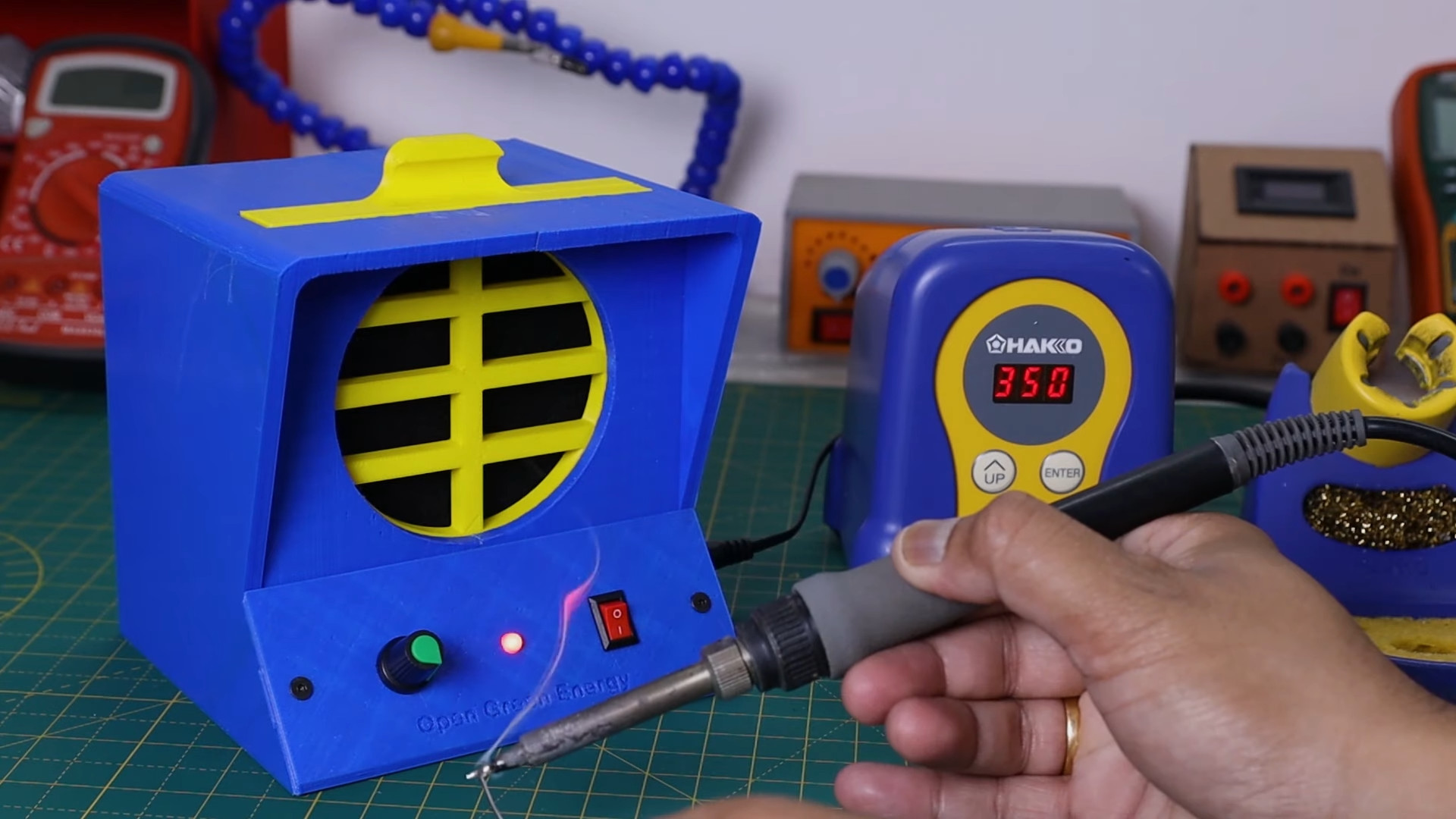 DIY Fume Extractor Keeps Air Clean While You Solder