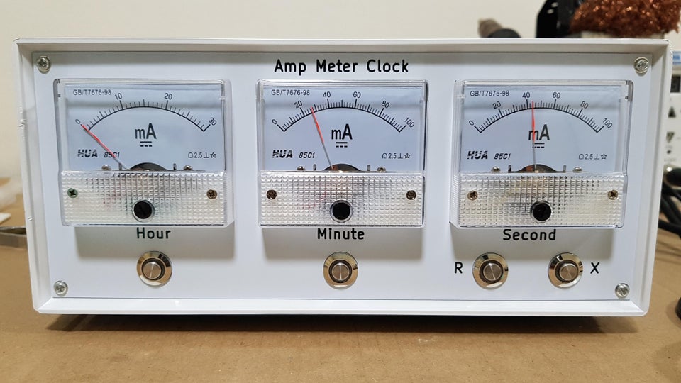 IC Clock Uses Ammeters For A Unique TimeTelling Display Hackaday