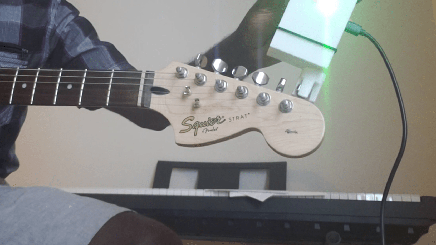 Handheld Bot Takes The Tedium Out Of Guitar Tuning Hackaday